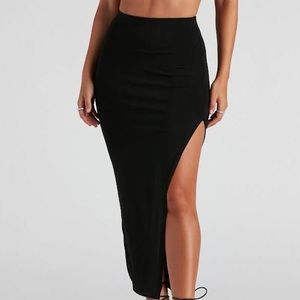 Missguided NWT black ribbed split hem maxi skirt